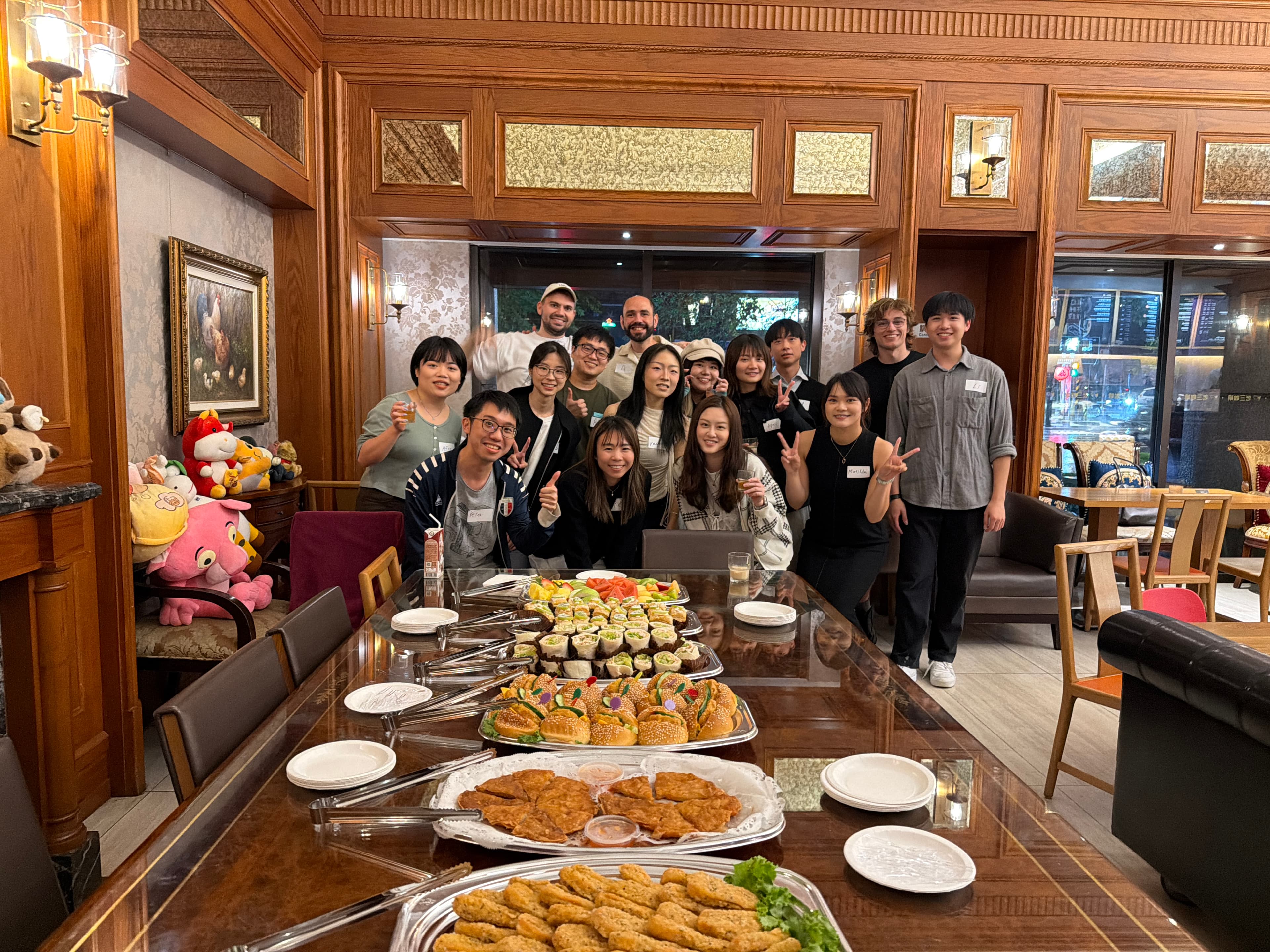 英語桌遊之夜 - 與英文母語的外國朋友們一起玩桌遊和猜單詞 — 1