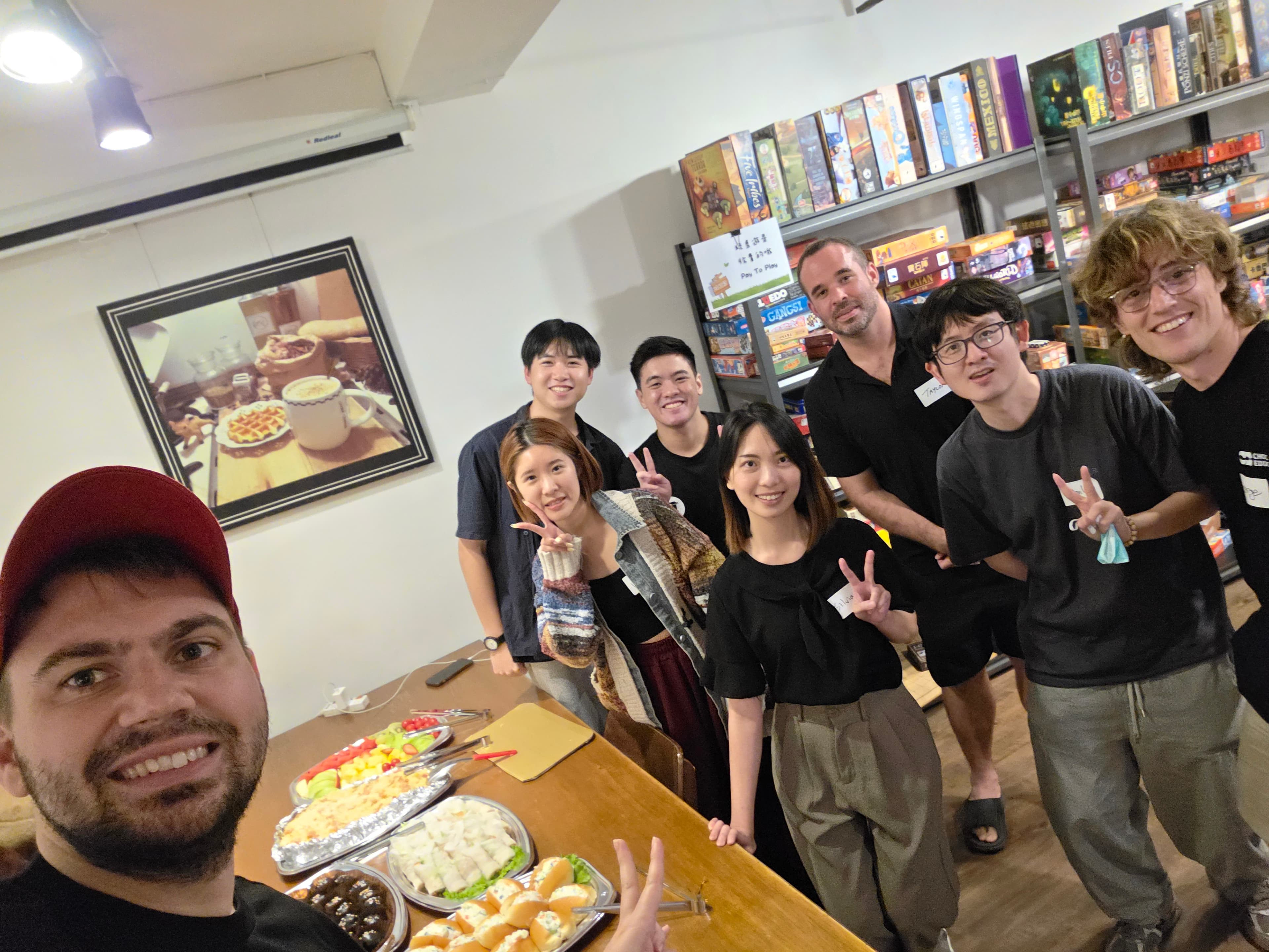 英語桌遊之夜 - 與英文母語的外國朋友們一起玩桌遊和猜單詞