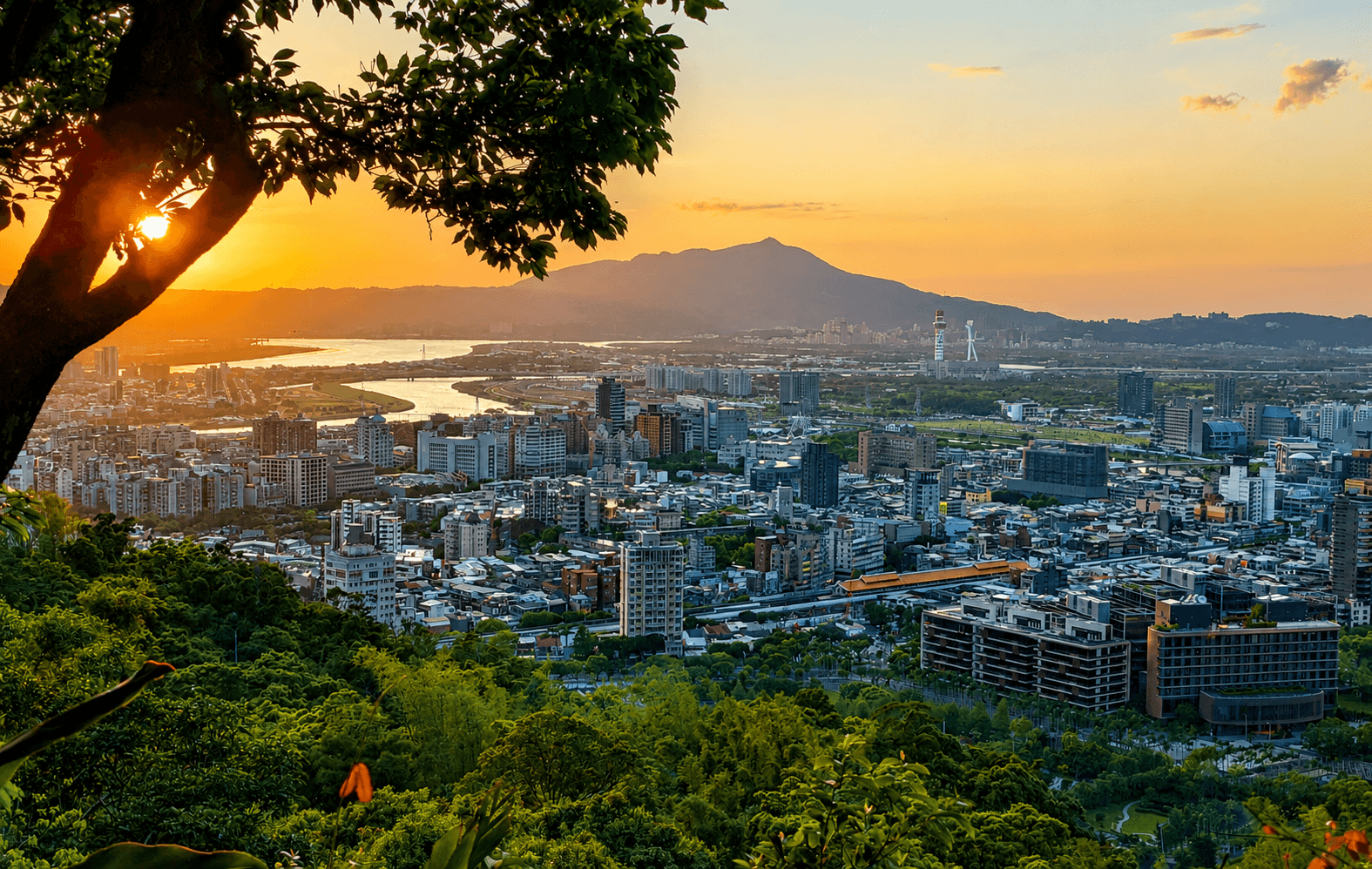 Outdoor hiking, word games, and hangout with native English speakers — 1