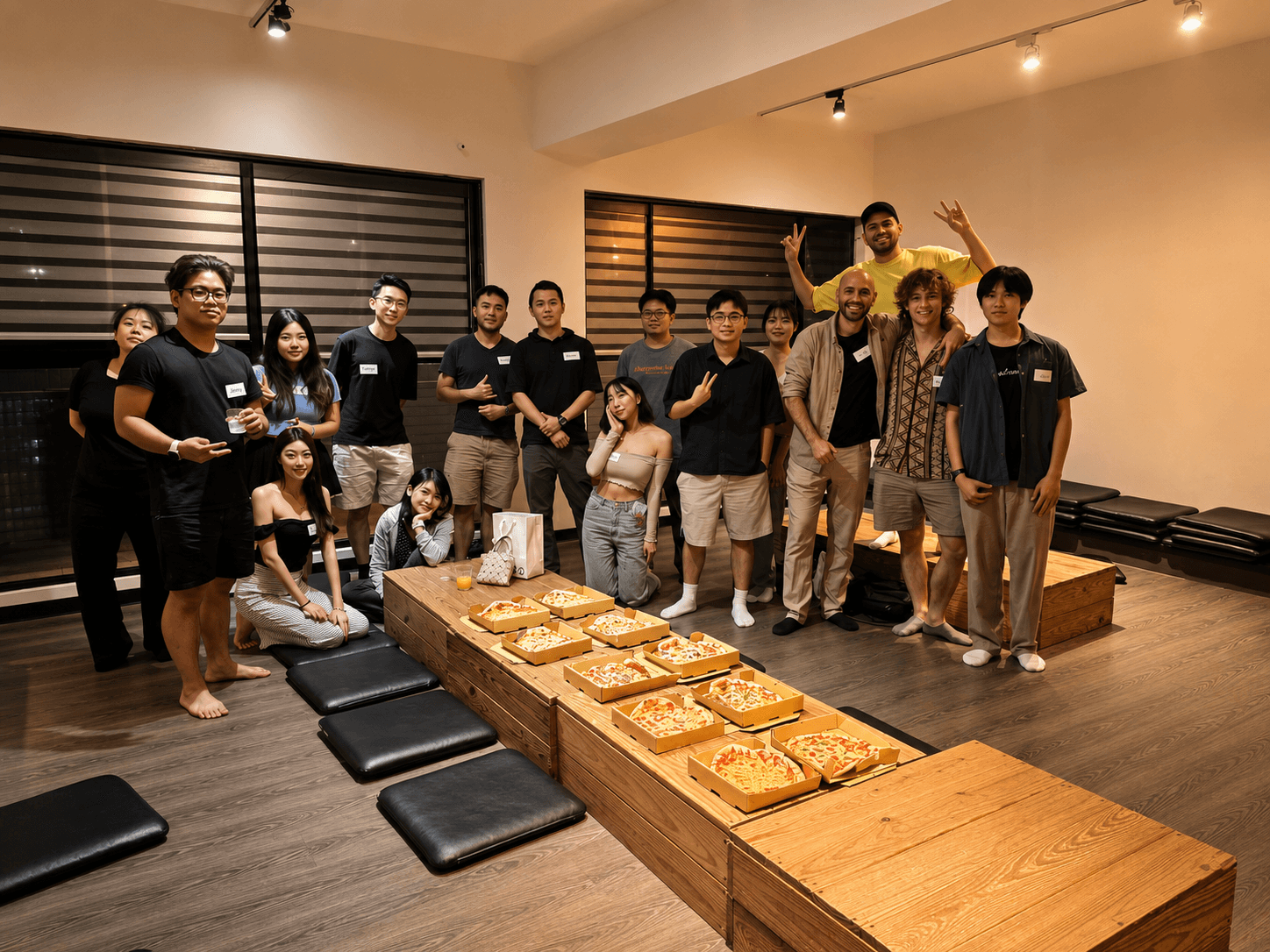 特邀嘉賓! 英語桌遊之夜 - 與英文母語的外國朋友們一起玩桌遊和猜單詞 (披薩派對)