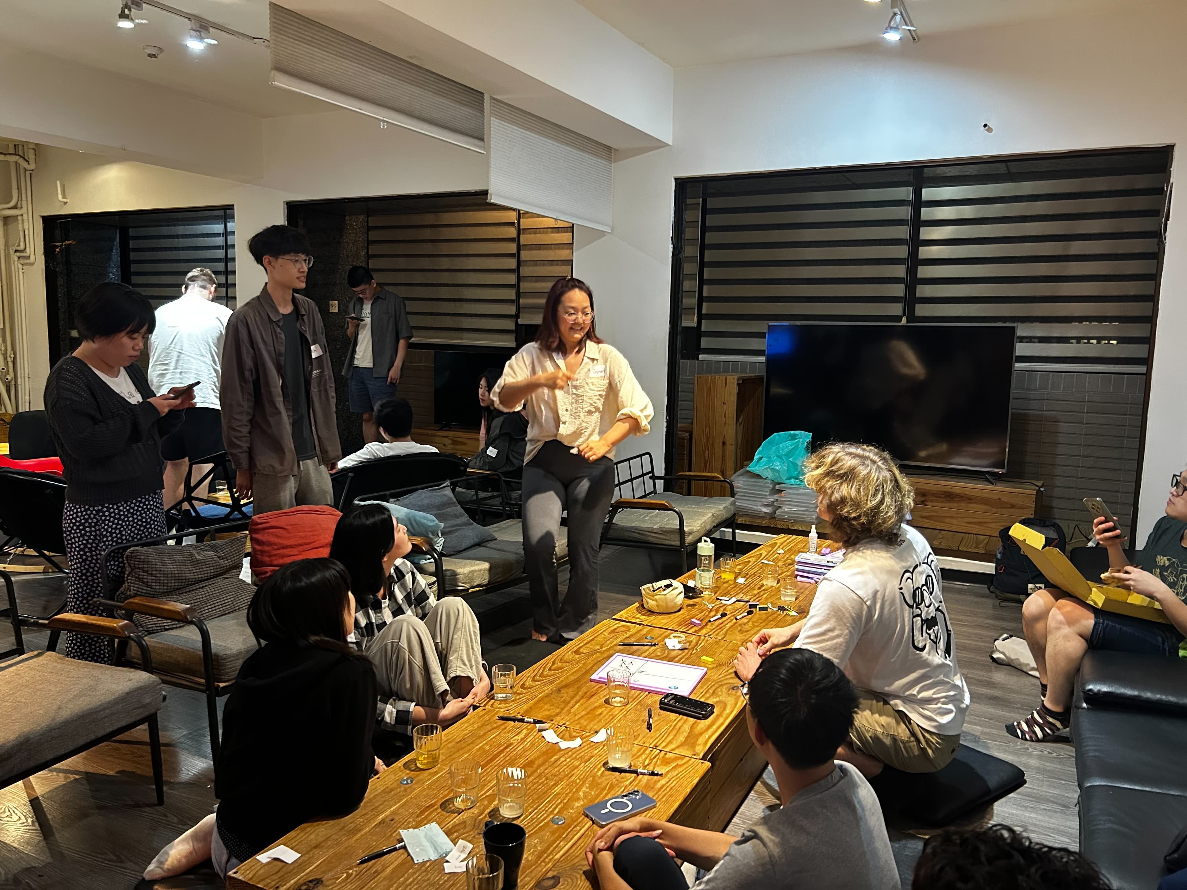 英語桌遊之夜 - 與英文母語的外國朋友們一起玩桌遊和猜單詞 (披薩派對) — 2